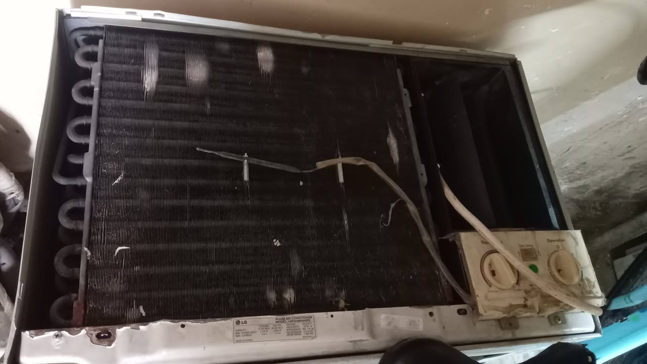 للبيع مكيف الجي 2 طن تبريد ثلج  ب 250
سبلت دنكا حجم 1 طن ثلج ب 100

عنوان بغداد سيديه ***********
