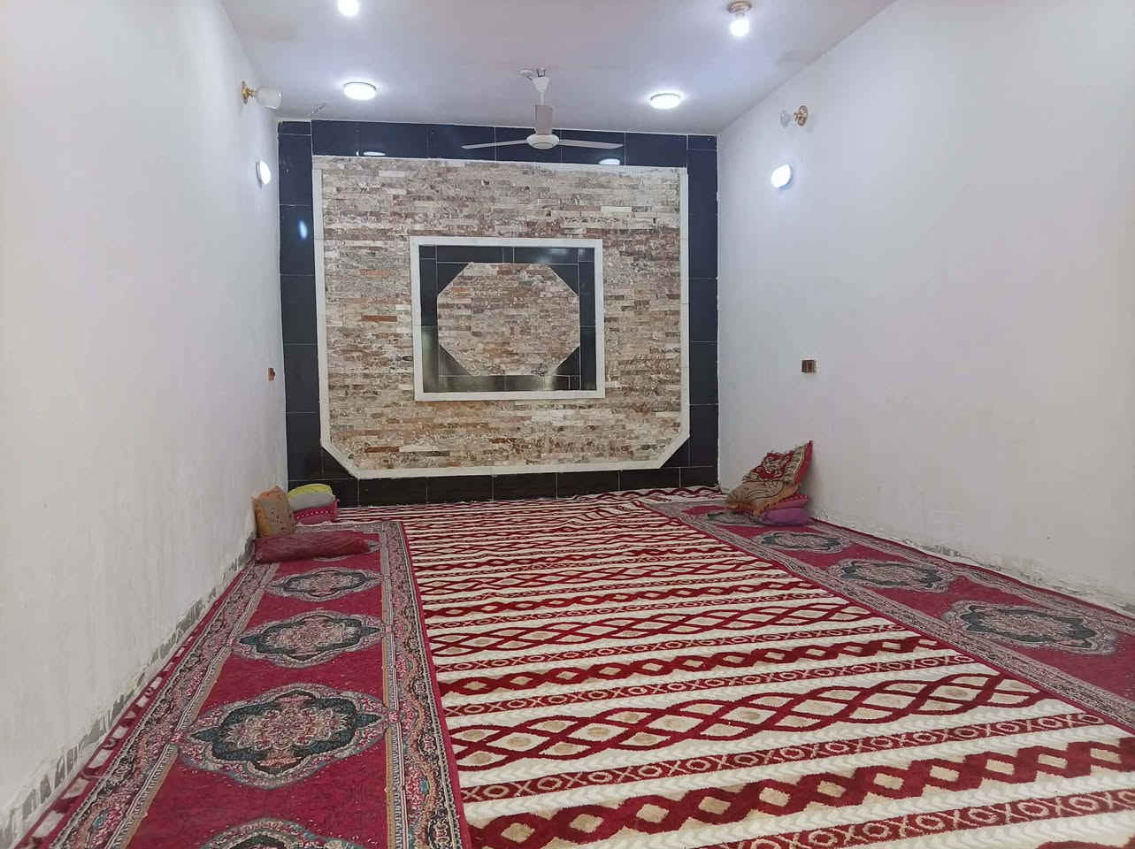 دار للبيع طابو زراعي300م قرب مول ابو نور غرفتين نوم صاله مطبخ ستغبال كراج حديقه  الاتصال على ***********
