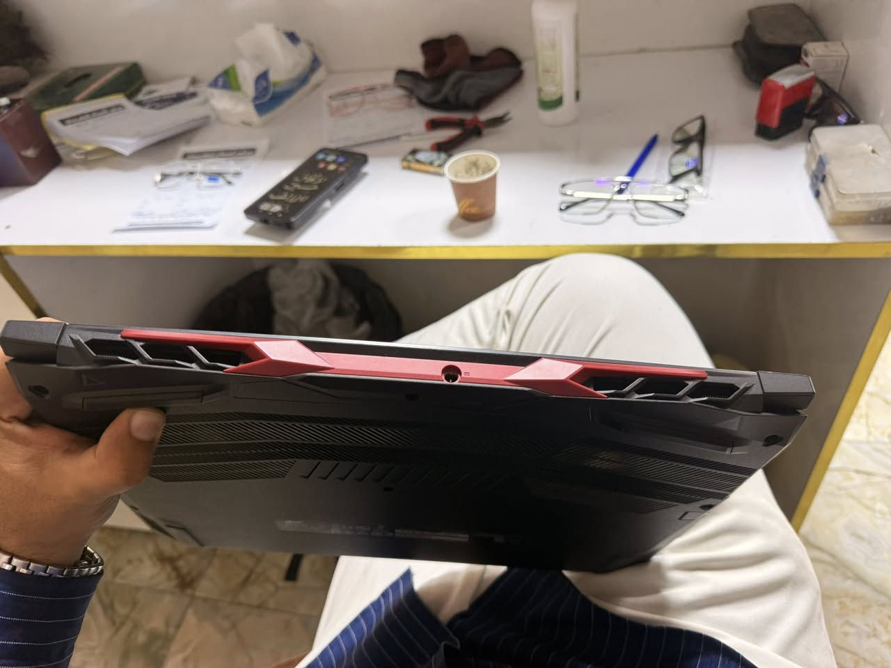 لابتوب للبيع
🖥️ اسم الجهاز:
Acer Nitro 5
⚙️ المواصفات:
🔹 المعالج: Intel Core i5-11400H
🔹 كرت الشاشة: RTX 3060
🔹 الرام: 16GB
🔹 التخزين:
SSD NVMe 512GB (Samsung)
SSD 1TB (KODAK)
👉 المجموع 1.5 تيرا
📊 الأداء:
يشغل الألعاب الثقيلة 🔥
مناسب للمونتاج والتصميم
سريع جدًا بدون تعليق
🧼 الحالة:
نظيف جدًا
بدون مشاكل
استخدام خفيف
 
السعر 900 الف


**إذا كنت صاحب هذا الإعلان وتريد حذفه لأي سبب، رجاءا أرسل رسالة إلى الدعم الفني**