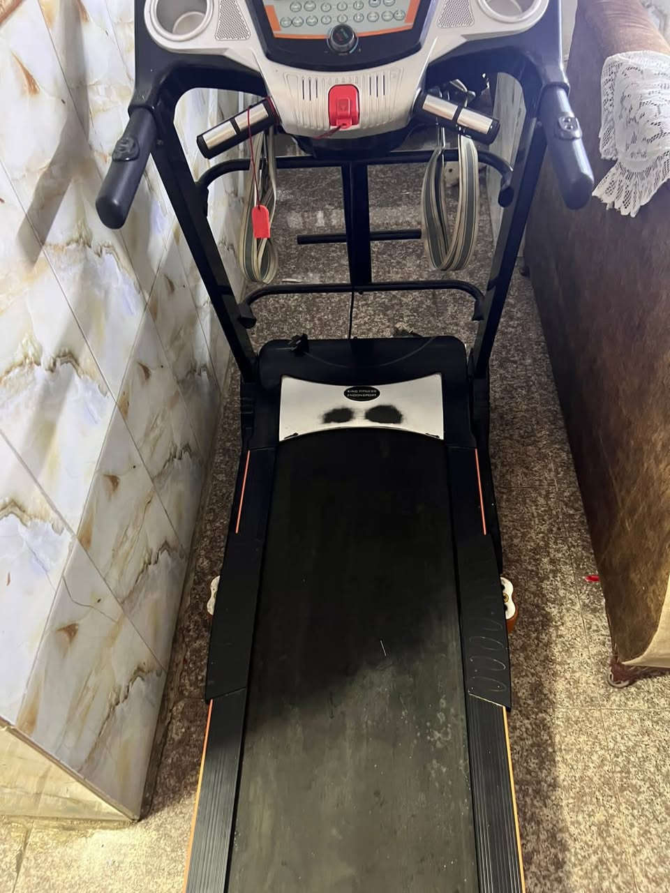 السلام عليكم جهاز جري رياضي جبلي يتحمل وزن 160 الى 180 وبي لنضام الجبلي وبي تحكمات بل يدات وحساسات ودبل سماعه ويحسب عدد الكيلوات ودقات القلب وبي بعد جهاز هزاز مال جوانب وضهر موضح بل فديو 
السعر ٤٨٠ وبي مجال 
المكان بغداد الدوره 
***********
