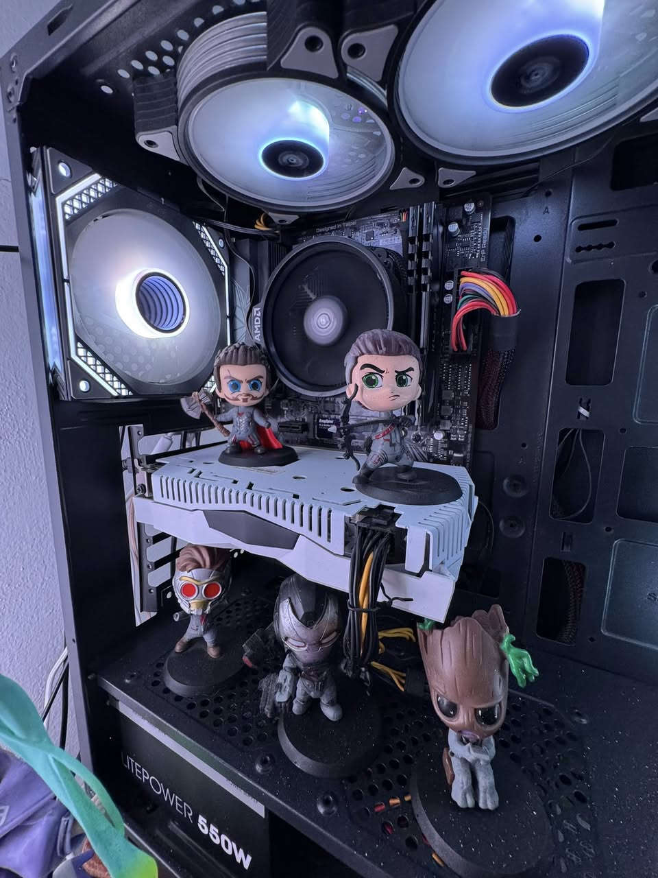 للبيع pc كلش نضيف 
معالج AMD Ryzen 5 3500x 6 core 
RAM 16 GB 
كارت شاشة 2060 سوبر 
مذر بورد GIGABYTE B550M GAMING
هارد 1TB SSD M.2
هارد 1TB HHD
السعر 650 وبيها مجال 

مكاني موصل 
متواجد اتصال :***********
