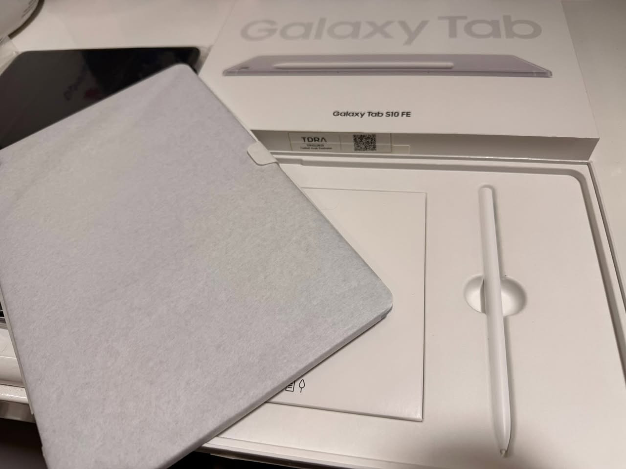 تابلت سامسونج  Galaxy Tab S10 FE WiFi.
اللون: فضي (Silver)
المساحة: 128 جيجا / 8 رام.
الحالة: كسر زيرو، لم يستخدم نهائياً، الجهاز بكل لزقاته والكرتونة كاملة بكل مشتملاتها
هدية مع الجهاز جراب حماية لسه جديد.


**إذا كنت صاحب هذا الإعلان وتريد حذفه لأي سبب، رجاءا أرسل رسالة إلى الدعم الفني**