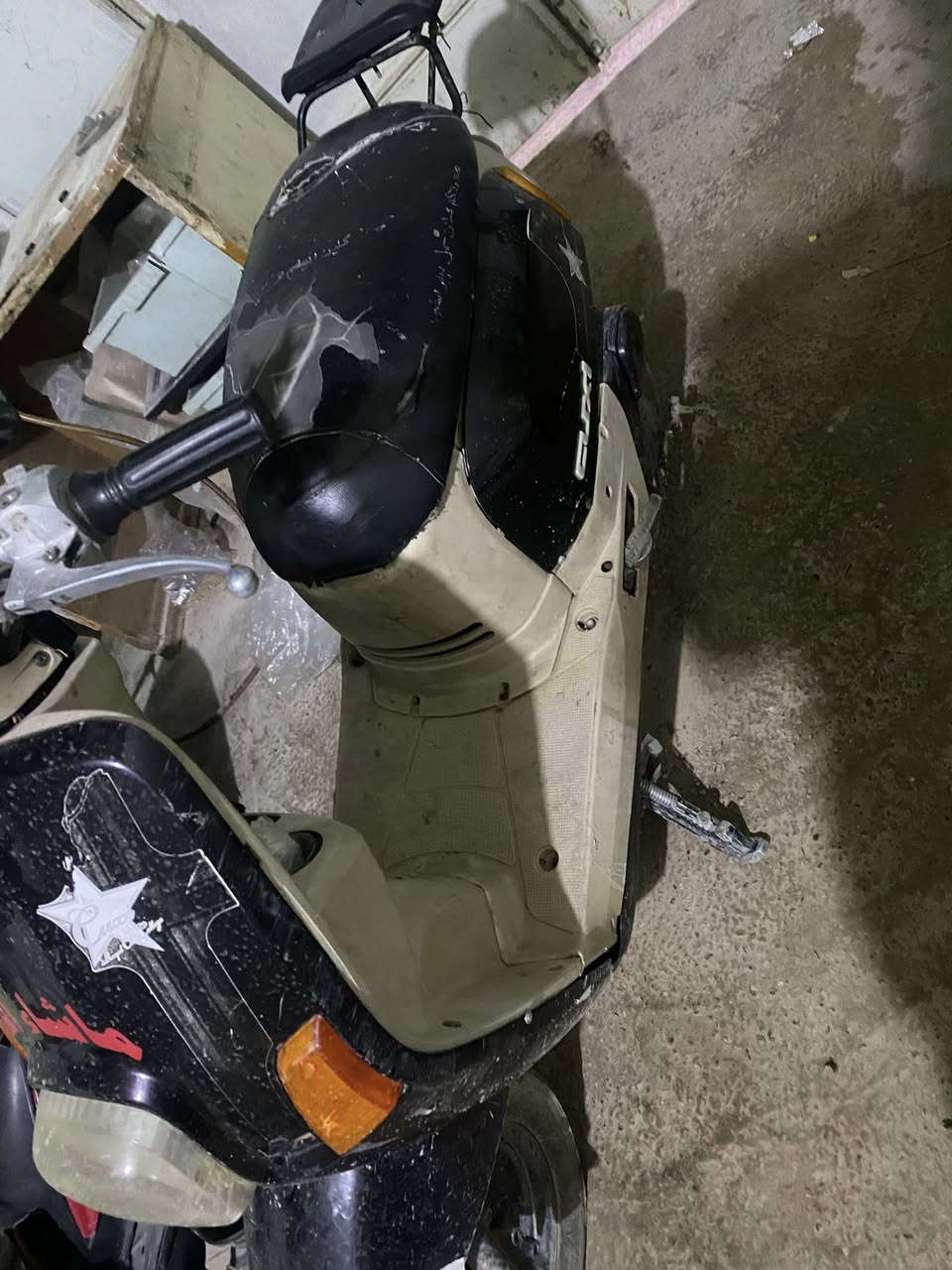 السلام عليكم بوليس للبيع طفت بس بيها ناريه  السعر 250 الف التصال عل الواتساب ***********
