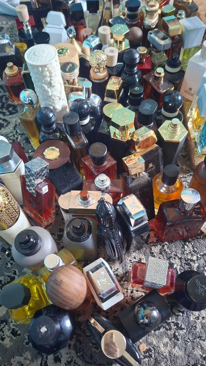 سلام عليكم مرخصت الدمنه المحترمين❤️🙏وصل وجلت عطور كويتي باله درجه اولا ثبات وفوحان للبيع جمله اي ستفسار ***********
