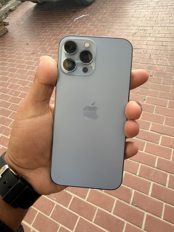 سلام عليكم ايفون ١٣ برو ماكس ذاكرة ٢٥٦ بطارية ٨٤ جهاز لوك ويا شاحن فقط شرط الفحص مامضروب برغي سعر ٧٠٠ بي مجال *********** اتصل خاص مغلغ
