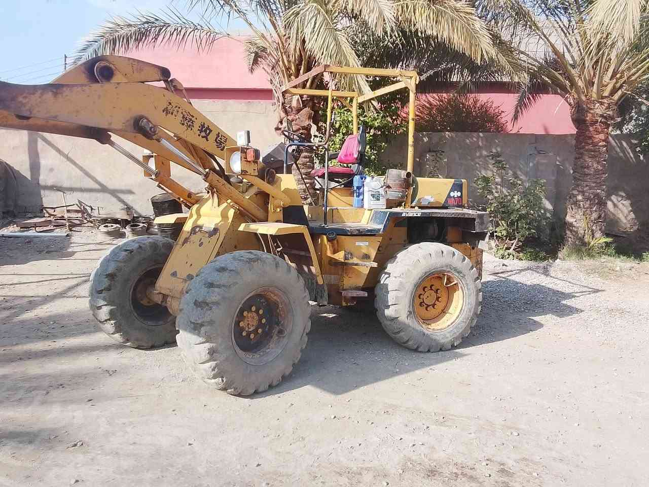 للبيع شفل كوماتسو حجم 70 مكان ديالي موديل 99مكفول محرك بي بخار ***********
