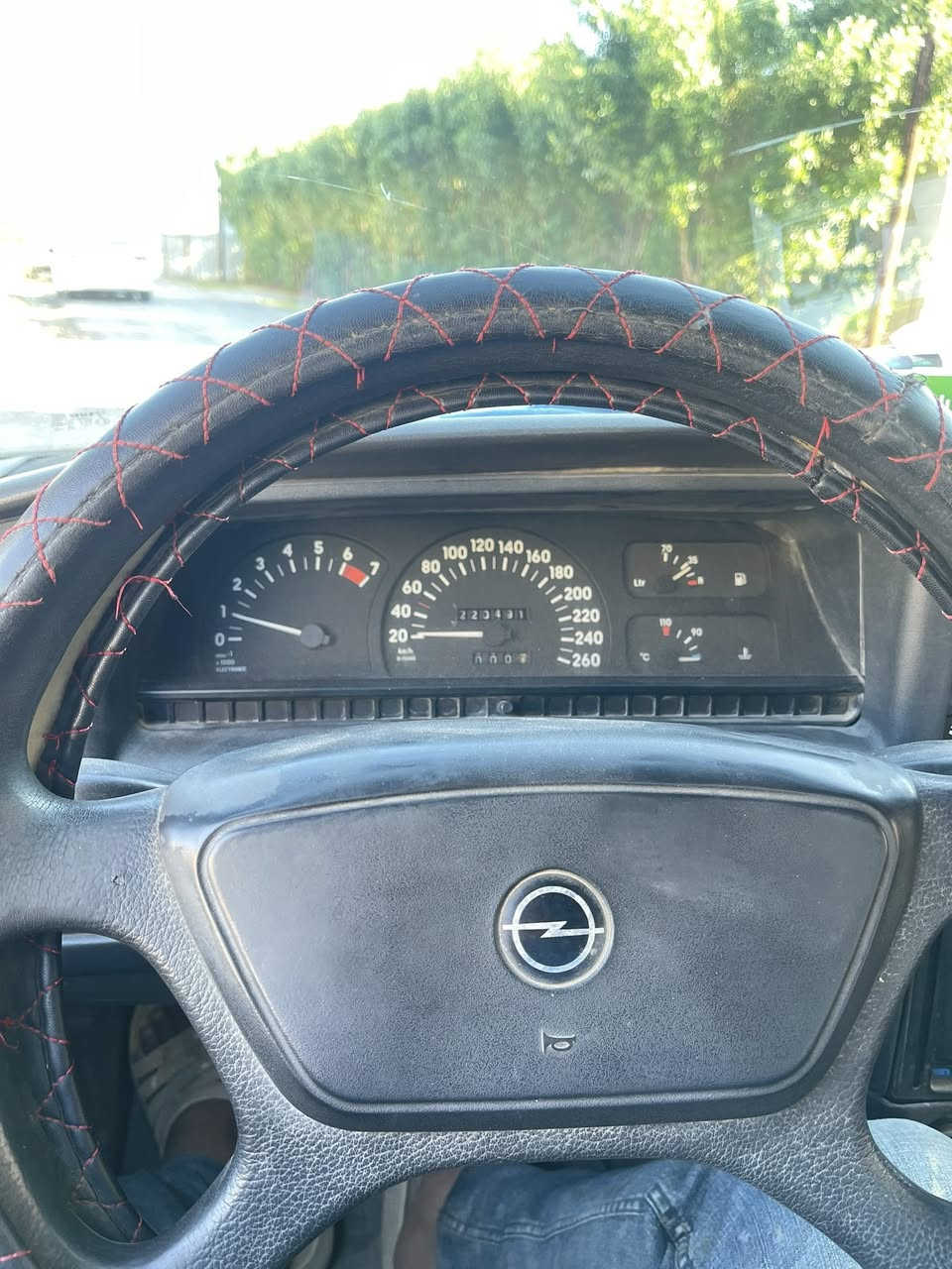 سلام عليكم
أوبل اوميكا مخزنه نظيفة  

مديل ١٩٨٩ 

بغداد باسمي 

لون ماروني 

محرك ٣٠٠٠ عدل وكير عادي جديدات بدون صرفيه بانزين صرفها كلش حلو 

داخل نظيف وكشنات جديدات 

فقط الدشبول بي كم فطر اثر الشمس 

والكشر الخارجي جديد بس ينرادلها بولش لان طافيه لمعتها بدون قطره معجون ولا طخه ولا صبغ 

صدر جديد 

ادامه للسياره كامله بلكات ونوزلات واتر بم قوايش واير فلو 

وايسي سياره صلوات على نبي صاروخ تسارع ونشاط 

تخم تايرات ويل خليه البلادي ++ ويل السبير منازل البلادي الماني مالتها 

سياره بالخير الي ياخذها 

للاستفسار الاتصال على رقم *********** 

مكان السياره بغداد بوب الشام 

السعر المعروض ٥٠ وبيها مجال للطيبين
