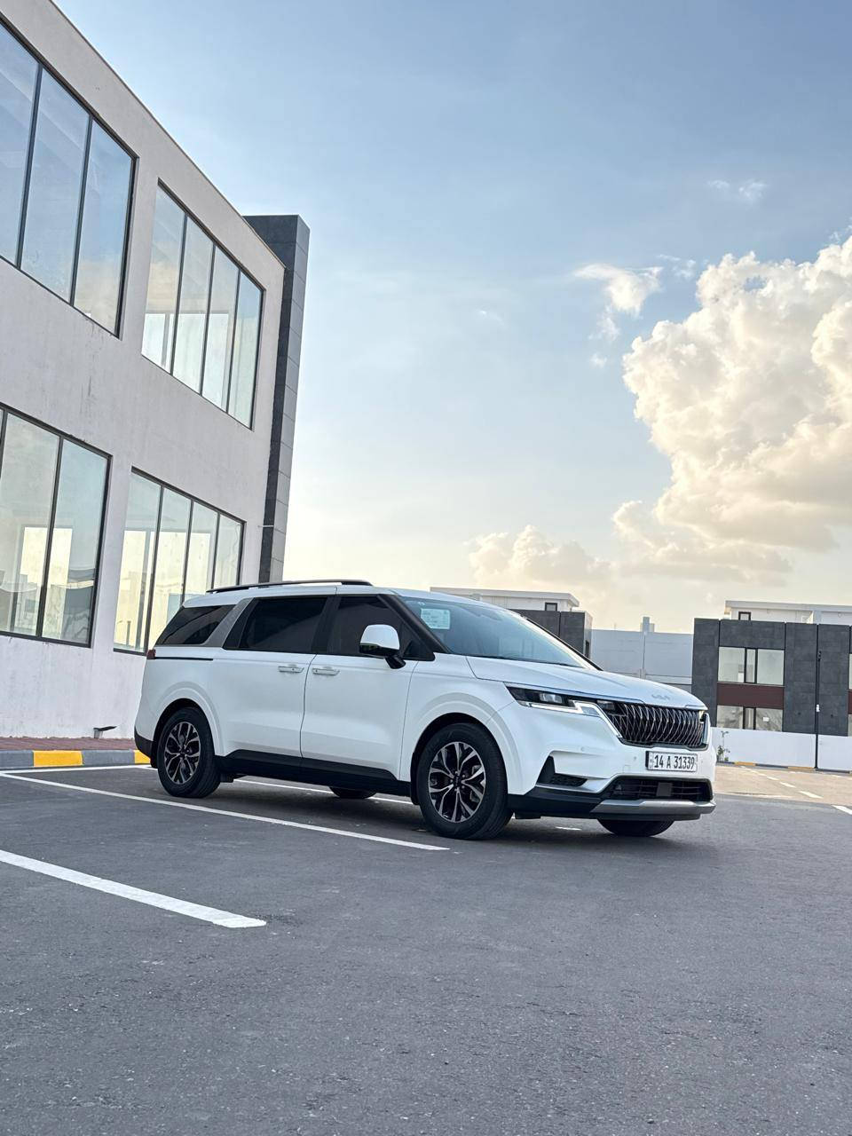 كياكرنفال وارد كوري 
2023كفاله عامه عدا بي دي ار بسيط سته سلندر بانزين 
ماشيه ٢٧٠٠ بوضع الزيرو ١١ راكب مغلفه نانو مات طافي 
بوب كهرباء رقم بصره تحويل جاهزه من جميع النواحي السعر ١٩٠ للاستفسار ***********عنواني بصره
