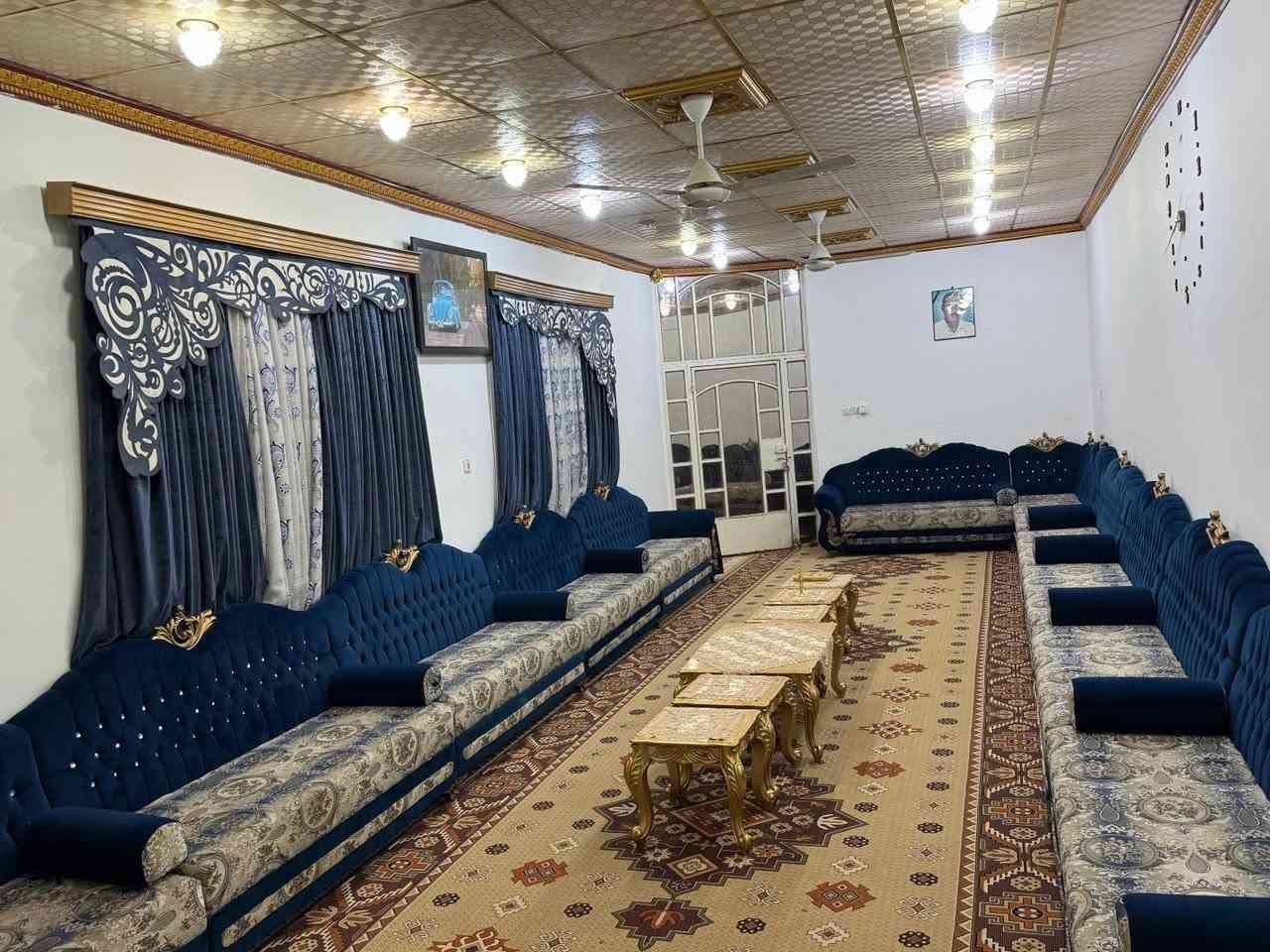 السلام عليكم 🌹
بيت للبيع وقف سني 500متر 
معا الاثاث  غرفتين وصاله ومطبخ وديوانيه صحيات  غرف نوم ثنين مودرن تركي ديوان + قنفات تركي للسقبال المطبخ كامل كاونتر وميز طعام وثلاجات ومجمده 
الموقع ابو الخصيب كوث ثويني شارع كوت ثويني مقابيل جامع السيده خديجه ع الرئيسي ع شارع رابع بيت عن التبليط 
السعر 135 للإستفسار واتساب ***********
