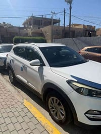 توسان خليجي موديل ١٦ رقم بغداد والسياره باسمي للبيع او مراوس بكورلا كر...