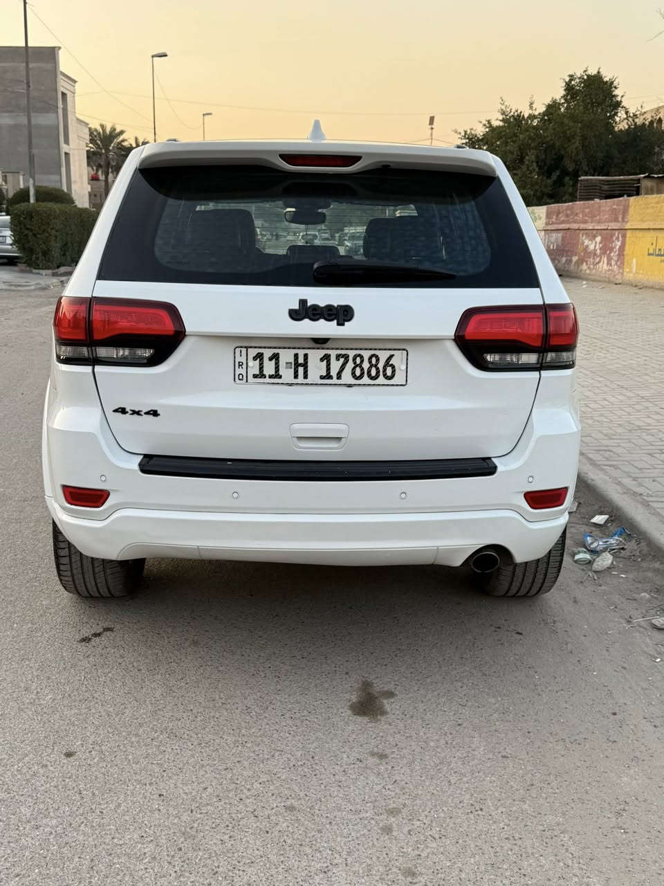 السلام عليكم
للبيع جيب موديل 2017 بلاك توب فول 

وارد امريكي حادثها موضح ب الصور تبديل قطعتين وصبغ قطعتين بدون دواخل شاصي لغد مكفول 

ماشيه 88 مكينه گير مكفولات 

السعر 200 وبيها مجال 

العنوان بغداد جميله 

***********
