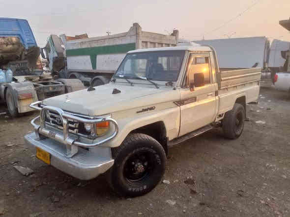 میگزەمینی 3f علوجە 5گێڕە بیلاد پاوەر نیە مەکینەو گێڕو ئەکسل و دەبڵ ئەکسلی و شەنسی  بەشەرت سەیارەکە لێدراو وەرگەڕاو نیە سەقف و شانی وەک شوشە وایە سعری 32گەڵاو کەمێک مجال 
شوێن سیدسادق
*********** حلبجة
