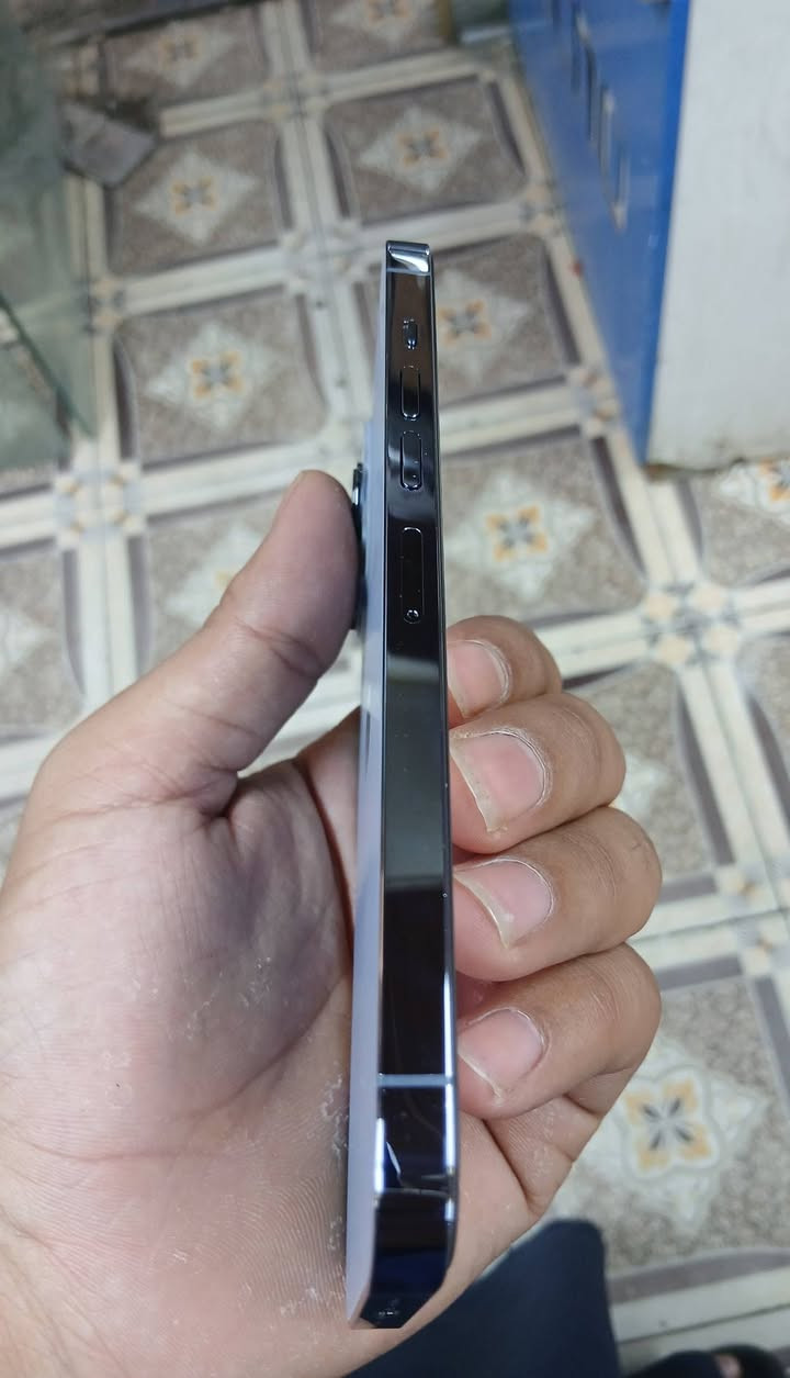 13 برو ماكس ذاكره 256 شرق اوسط نظافه 100% بطاريه 79 وتر برو سعره 690 وبي مجال بسيط***********
