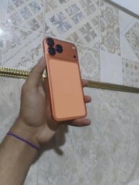 ذاكرة ٢٥٦ • بطارية مستبدلة • كاميرا خلفية متقطعة