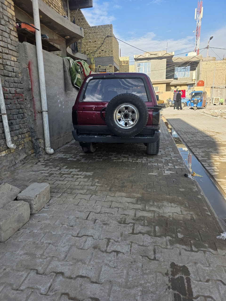 السلام عليكم
تيوته سورف مديل ١٩٩٥ رقم بغدادنكليزي سنويه ٢٠٢٨تحويل مباشر مكينه الفين ونص بطه 
لسياره يسره بلادي 
لسياره تعميرجديد مابيها نقص السعر ٥٢ وبيها مجال  
***********
مكان الكوت مركز مدينه
