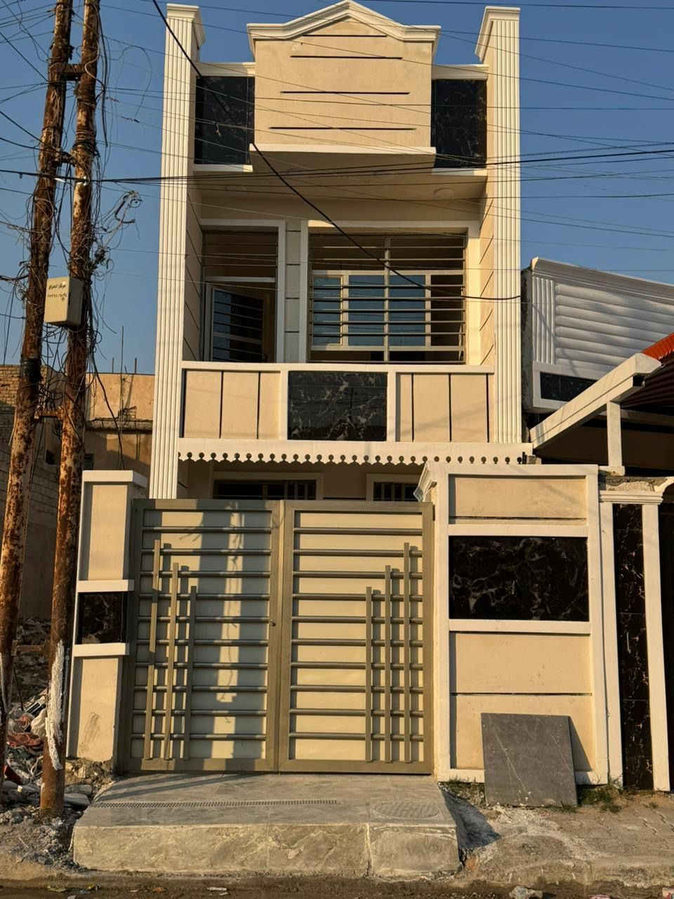 80  متر قاط ونص 
بيت نضيف جاهر من كلشي قرب ابو رشا تقاطع الجريخي بظهر التجاري.
***********
