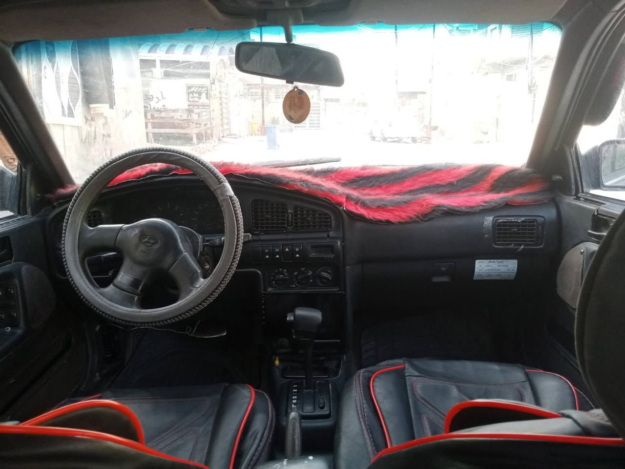 سلام عليكم اللنترا اوتماتيك بغداد موديل 93مشروع وطني سنويه لل27 ابيع عقد مروري  سياره بدون ضربات مكينه كير حلوات شواصي بلاديات بدون خياس ولحيم السعر 28وبيها مجال قليل العنوان بغداد كماليه ***********
