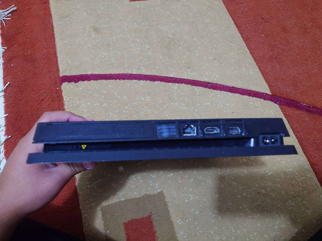 سلام عليكم
بلي 4 مهكر اصدار 9.00

هارد 500GB وياه جوستك اثنين وحده اصليه وثانيه تجارية توصيل موجود ***********

مكان النجف كوفه 265
