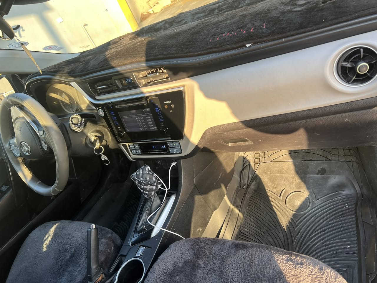 كورلا 17الرقم أربيل هزه جديده سنويه جديده باسمي شرط تحويل السعر 112ورقه بيها مجال شي قليل فقط ابيع الموقع الساحل الأيسر اسديره وسطى الضرر موجود بالسونار الاتصال ع هذا رقم ***********
