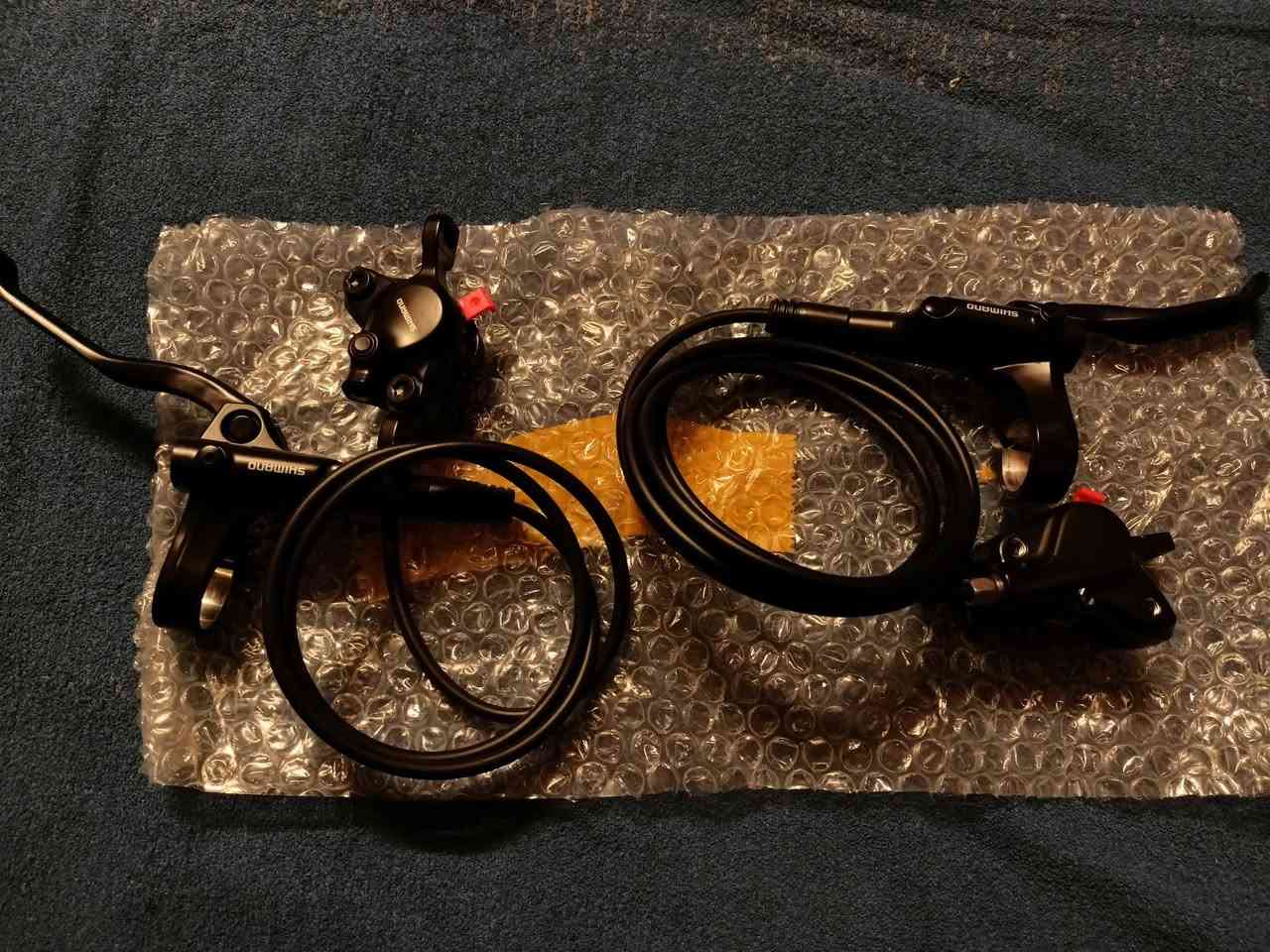 متوفر بريكات
لون مميز ذهبي 4 بستن 💛 السعر35 مع زوج اقراص 
و شيمانو MT200 السعر 25 
سعر ثابت متوفر توصيل جميع المحافظات 
رقم الهاتف:***********
