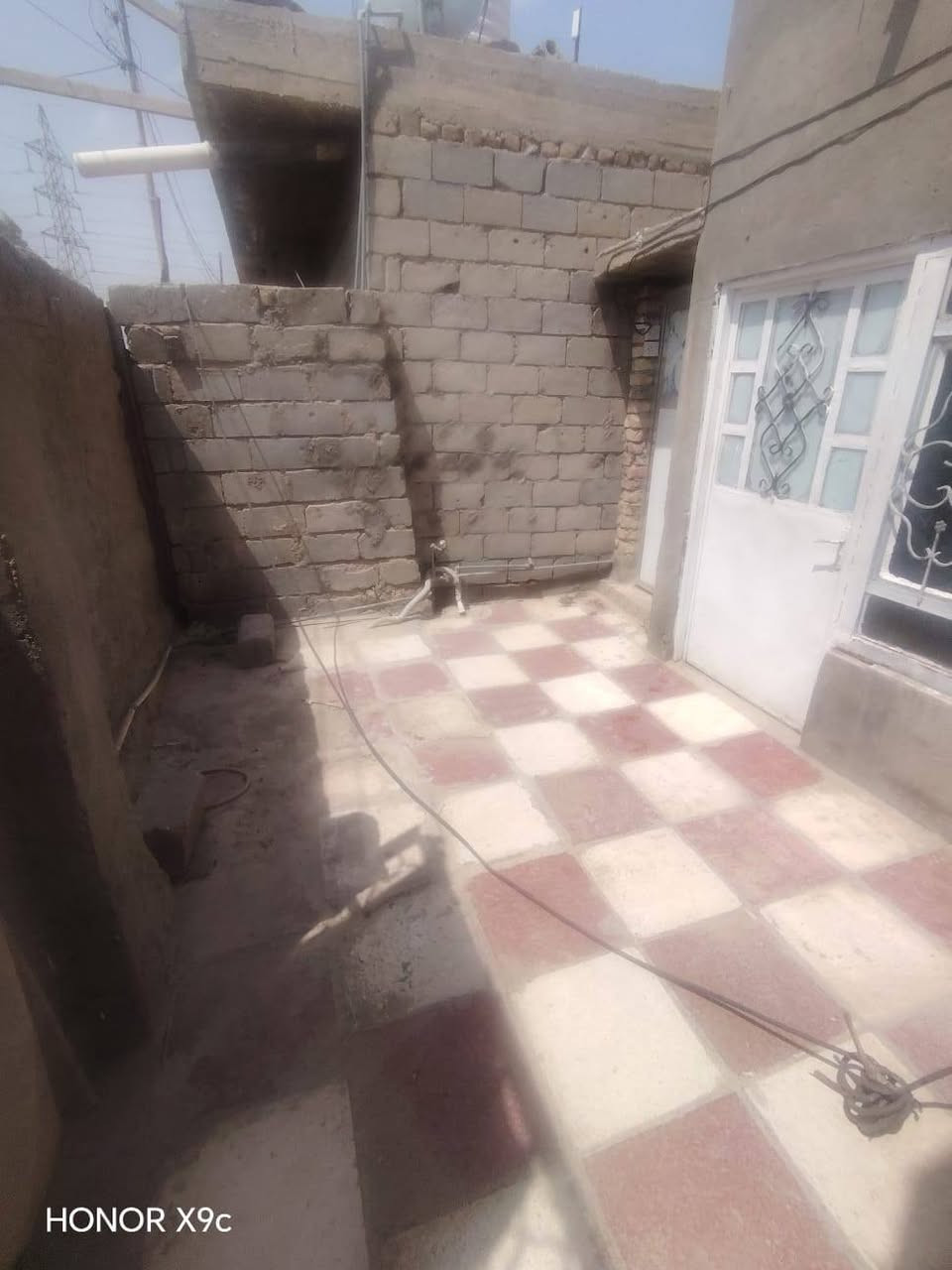 السلام عليكم بيت للبيع المساحه 100 البيت بناء بلوك مكانه كلش حلو منطقت البو سعلو قريب عشارع العام قريب كلش على العلويه شريفه ع خدمات جاهزه ماء كهرباء مدارس قريبه عليه للستفسار ***********
