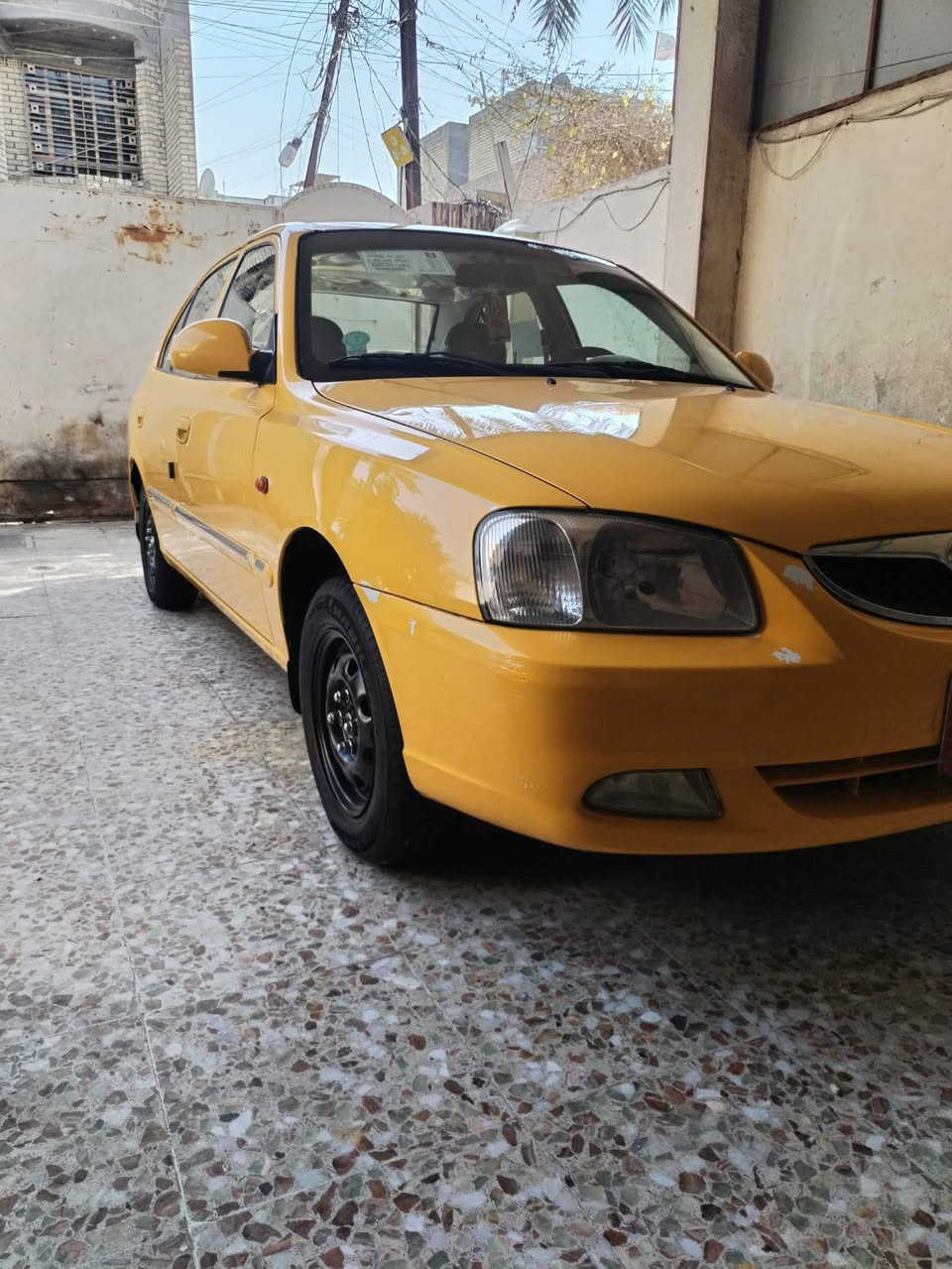 السلام عليكم سياره فيرنا مديل 14 أجرهرقم بغداد دولي باسمي مصفره هيئه وغرامات تدفئه تبريدشغال تخم تاير وباتري جديد سياره نضيفه  سعره 75وبيه مجال رقم موبايل ***********
