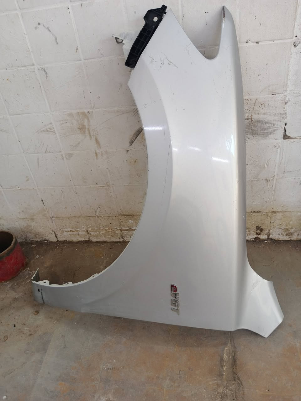 السلام عليكم عندي جاملخ سنتافي بلادي قيم بليرضي الله الموديل من 2009 إلى 2012 العنوان كم ساره الخدمي مال السريع ***********
