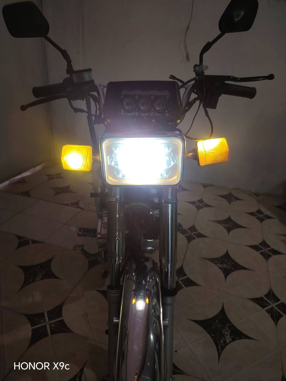 برت موجود ع الفحص...تايرات جديد...عنابر بريك كله جديد..ملقط ..ماشه جديده اصليه...كله تمام مابي اي نقص تجي للبيت تفحص وتشوف عزم نار...محرك وكير كله فول...للتواصل *********** وتس موجود
