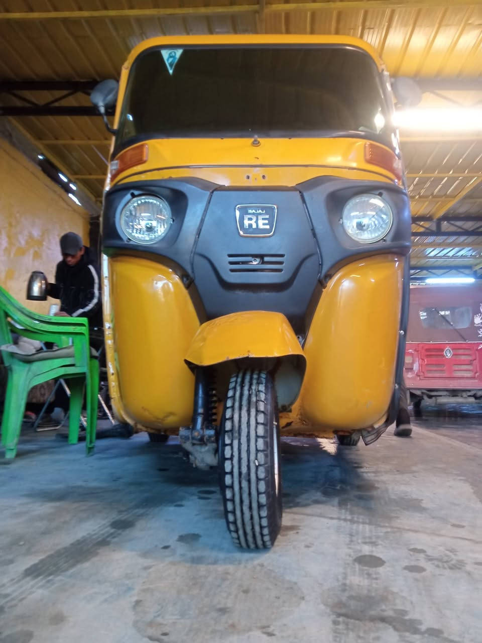 السلام عليكم تكتك لبيع موديل 20 شهر ال خامس تكتك نضيف لا ضربه ولا صبغ عام تعمير بس دوسات معمره وراش كاعياته غير هاذه مابيه مكينه شرط لبصره تروح بيه تكتك اوراق وماشي بمعاملة مالته..... وهاذه رقمي ....***********
