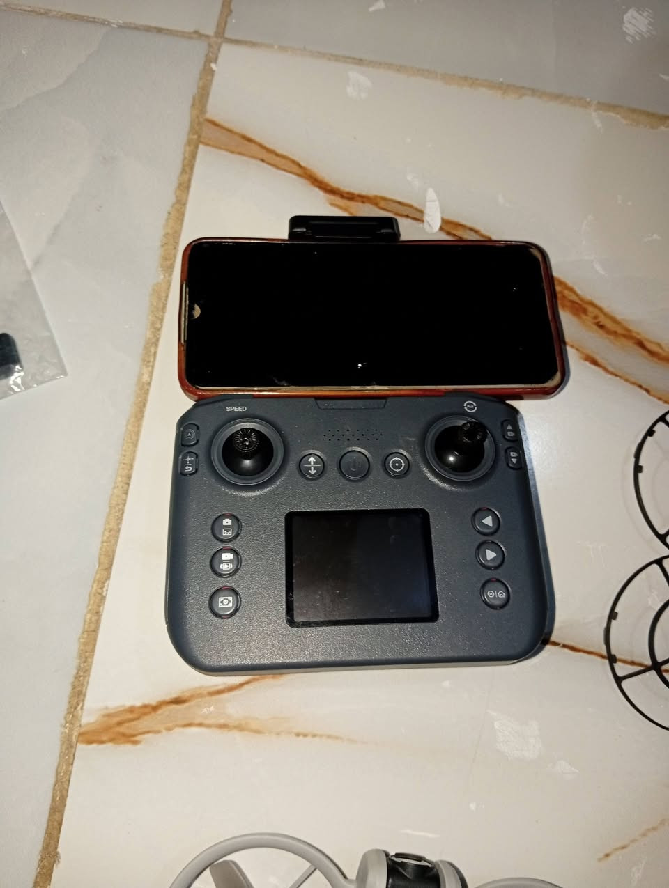 طياره درون للبيع جديده مامستعمل شغاله بيها كامره مكفوله قيم وخذ ***********
