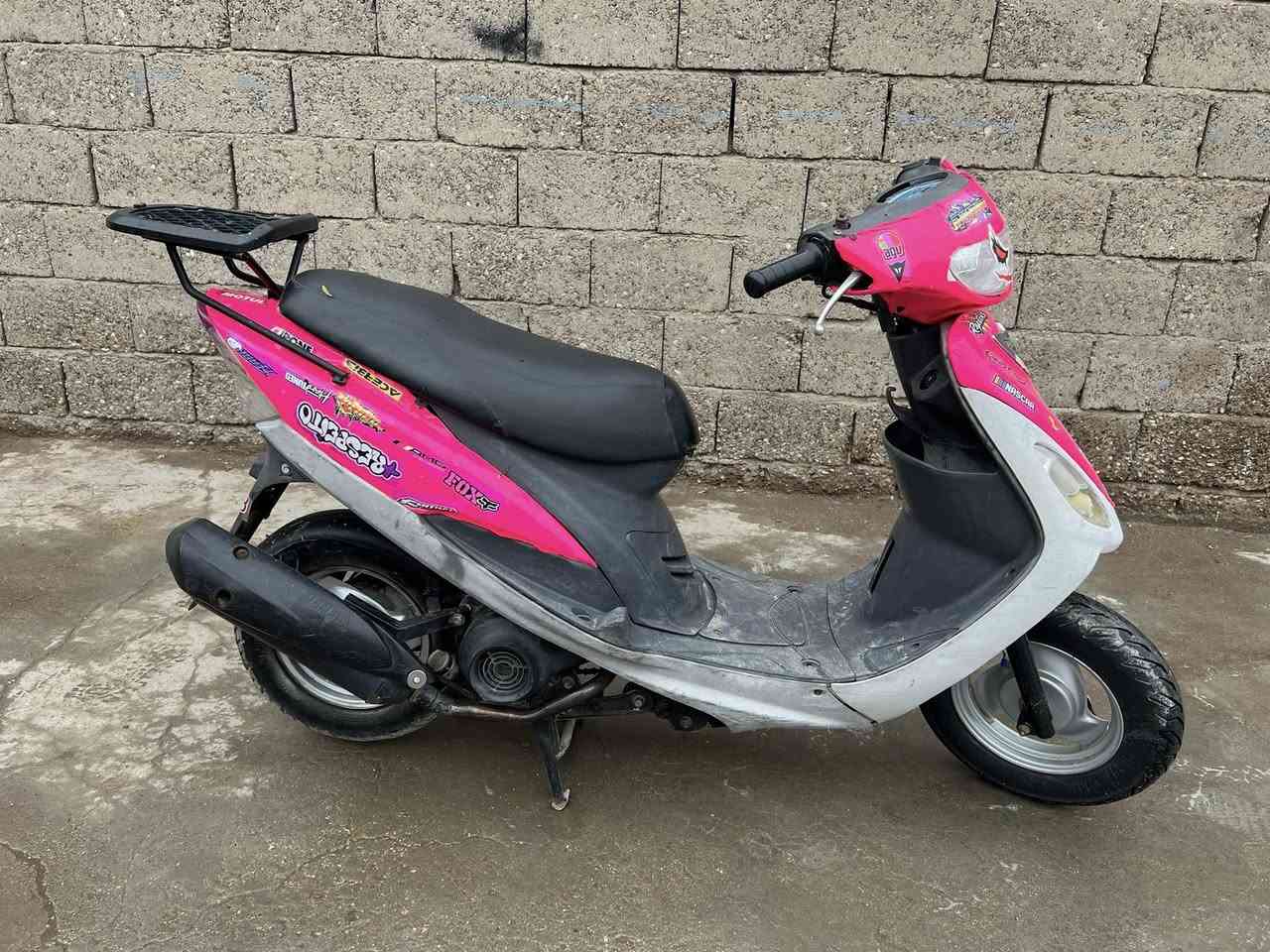 1
السلام عليكم ورحمة الله وبركاته 
دراجة ماكس منغولي للبيع 
سعرها 400 الف مكانها بغداد منطقة الكمالية

الدراجة لونها لبلادي ابيض وهذا فابلون لاسق اني مسوي بيدي 
مكينة مفتوحة بس الله شاهد مكينتها تخبل وخير من الله 
عليها صالنصة FM رياضي 
دراجة حلوة ومنصوبة وما متعوبة من الشغل للبيت حتى مكانات بعيدة ما اطلع بيها 
بيها نقوصات بسيطة ما تكلف 50 الف بس اني ماعندي مجال اسويهن واصلاً ما موگفاتها 
والدراجة شوكت ما تجي تريد تشغلها هندر واحد وبعز البرد هم كذالك هندر واحد تشتغل 
يعني من الاخير دراجة حلوة ومو مال بياع شراي 
يعني مال واحد يجنيها امانة الله الدراجة تاخذها تترحملي عليها 

نقوصاتها 
بريك امامي ينرادلة فقط قمچي
والسلف مالها واگف ينرادلة تبديل 
الاشاير مال صفحة اليمنى امامي وخلفي والسطاب بريك واگفات 
والدشبول ينرادلة تبديل 
يعني هاي الهوسة كلها ما تكلفك 50 الف 
وهاي النقوصات تنزل من سعرها واني خادم 

رقمي *********** بي واتساب 
ومتواجد عالماسنجر
