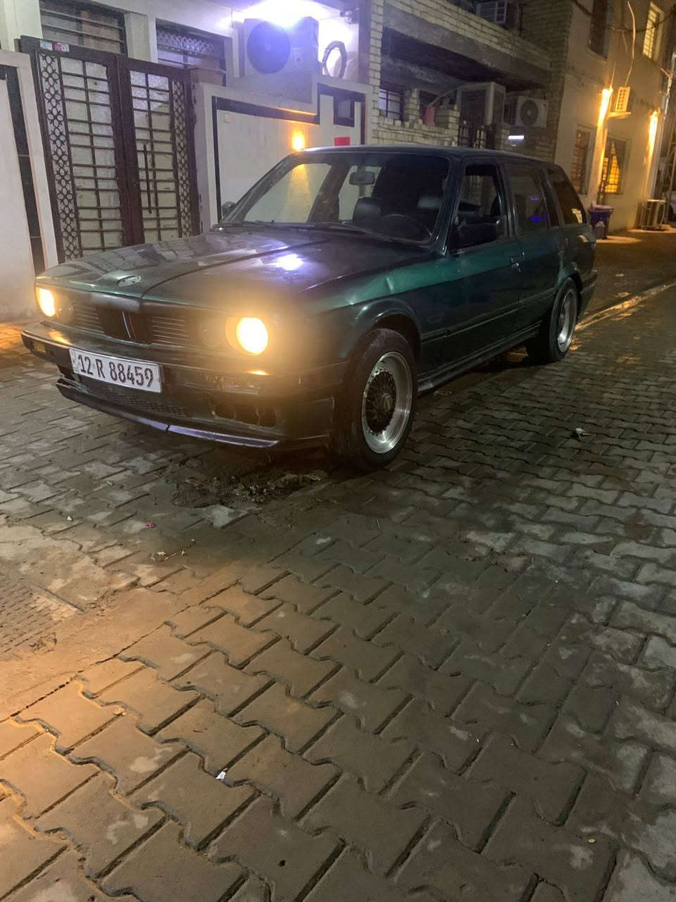 سلام عليكم
بي ام. استيشن رقم نينوئ 12 موديل 91 سياره حلوه وكهربايات كلها شغاله كير مكينه خير من الله فقط بيه تنقيص. كير عادي. سويت ادامه كامله. نوزلات تفصيخ  انسئ صرف سياره لونه زيتوني. بسمي سيارع تحويل ثاني يوم. سعره 36 وبيه مجال. مكاني بغداد حي عدل شراي يتصل. او يراسل ***********
