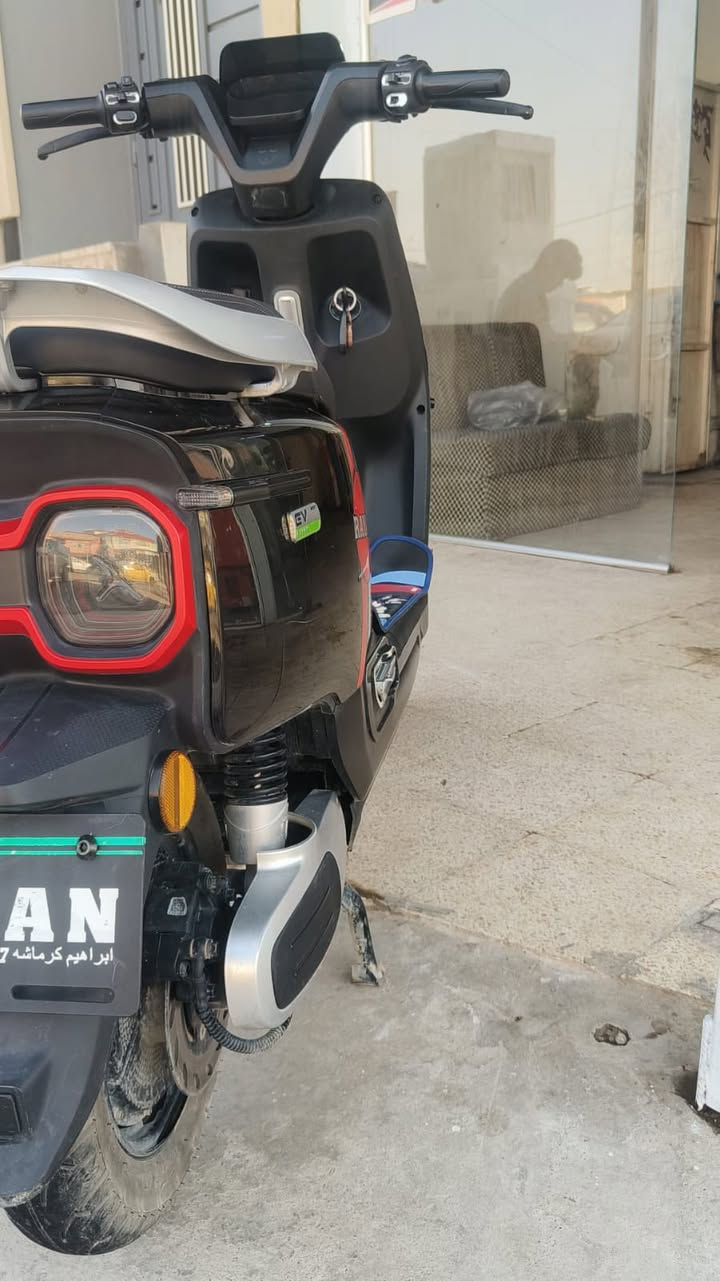 السلام عليكم 
مطور سحن شركة الريان 
بطارية ليثيوم 🔋 
مفتاحين بصمتين تشغيل عن بعد 
مثبت سرعة 
منفذ شحن USB
٣ سرعات 
شاحنة اصلية 
المطور ما مفتوح وضع شركة
وقافية جانبي و وسطي
السعر ٩٠٠ وبينو مجال 
للتواصل واتساب ومسنجر 
***********٢
