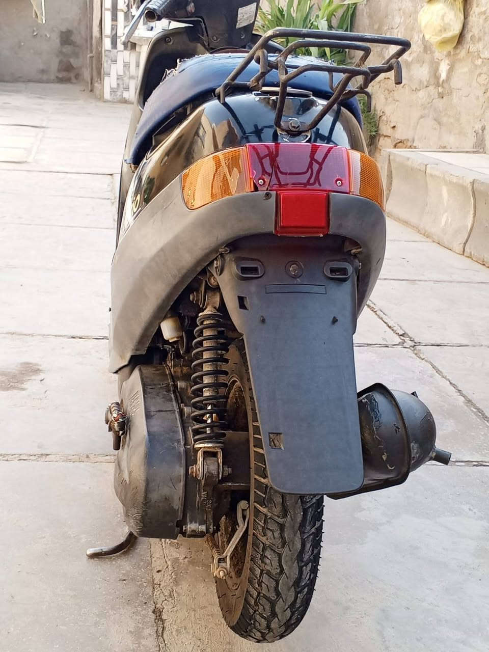 سلام عليكم دراجه بطه 99 محرك مفتوح ناعم شلعه ومعدل شاصي مكفول كهربائيات كلها شغاله لايت عالي وناصي اشاير وبك لايت ودشبول وهورن وعداد بانزين قفل استيرن وجنطه دراجه ملحه غراضها ابلاديه شرط تايرات جدد وره وكدام دراجه كامله سعر 180 وبيها مجال كربلاء حي الغدير متواجد *********** وماسنجر واساب
