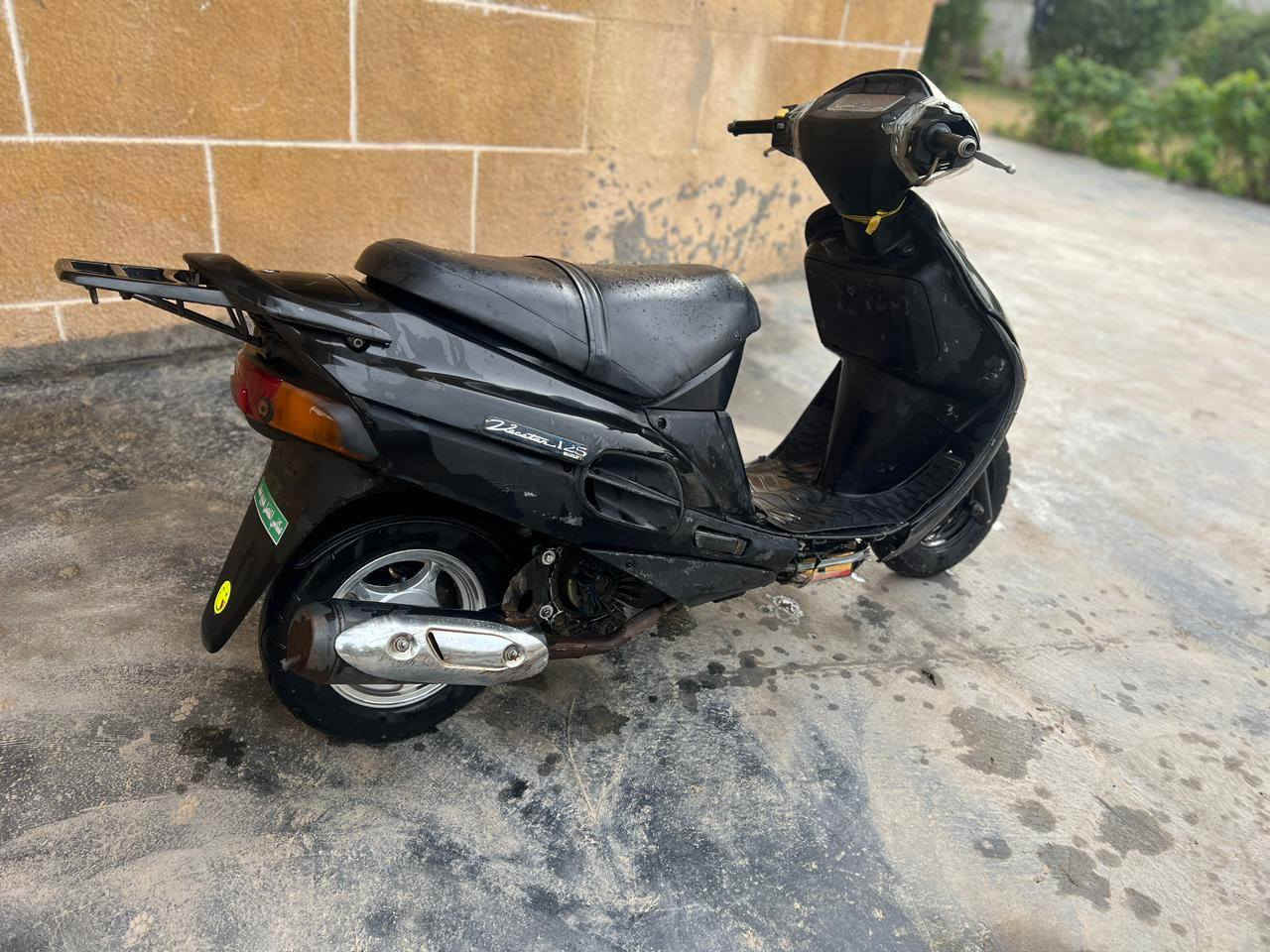 السلام عليكم ورحمة الله وبركاته دراجه ساسوكي نضيفه سرعه 110  سعر 250 وبيها مجال رقم صاحب الدراجه *********** جميل أسماعيل
