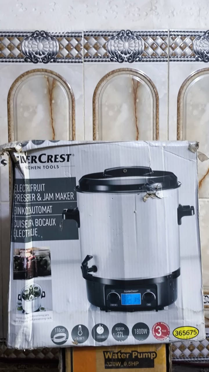 سلام عليكم سعره30ما مستعمل جديد سعر الجديد60وفوك عندي قطعتين يعني ناشره بنص قيمته
عنواني حي العامل سوگ الاخير ***********
مواصفاته
ماكينة التعليب والحفظ من ‏SILVERCREST الألمانية 🇩🇪
🔸لتعليب وحفظ مربى البرتقال والفواكه والخضروات  
🔸أيضًا للتدفئة والحفاظ على درجة حرارة المشروبات 
🔸مع العرض الرقمي والتحكم الإلكتروني
🔸لعدد يصل إلى 14 برطمان تعليب في طبقتين - بما في ذلك شبكة التعليب
🔸غطاء مطلي بالمينا ومقابض عازلة للحرارة
🔸غلاية كبيرة الحجم (حوالي 27 لترًا)
🔸خيارات مختلفة لضبط درجة الحرارة 30-100 درجة مئوية
🔸إشارة صوتية عند الوصول إلى درجة الحرارة المستهدفة أو بعد انقضاء وقت الغليان المحدد
🔸شاشة ديجيتال لعرض درجة الحرارة  وضبطها والوقت المتبقي
