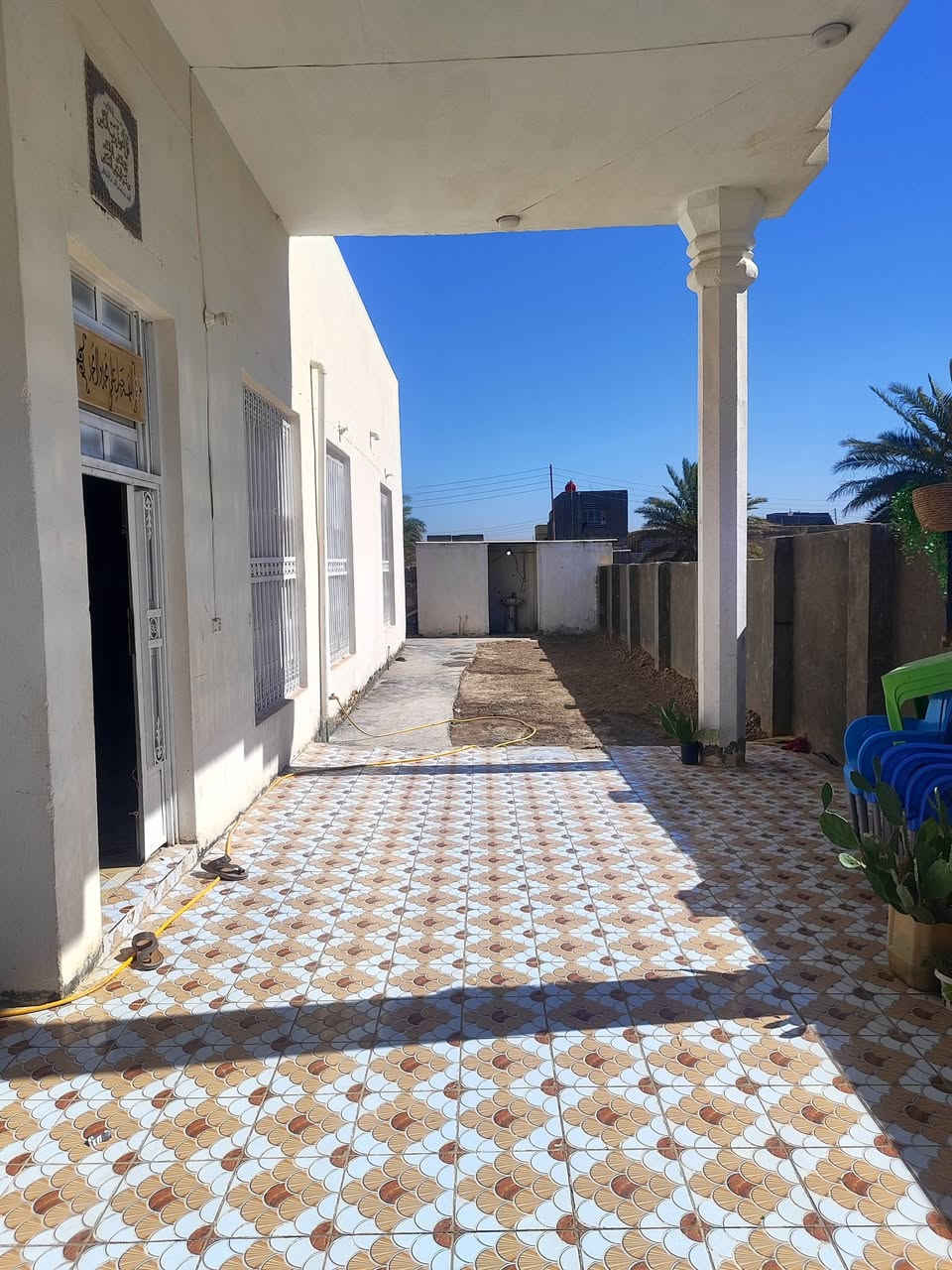 دار للبيع مساحته 600متر حي بابل خلف مدينة ألعاب سابقأ طابو زراعي سند 25 تحويل مباشر بسم مشتري بناء حديث طابوك متكون من 
غرفة نوم عدد 3. 5*5
صاله 5*21
مطبخ 5/5
استقبال 5*13
مجمع صحيات دخليه 5*5 +مجمع صحيات خارجيه 
بيعا مستعجل سعرها 110وبيها مجال 
أي استفسار اتصل على الرقم التالي 
***********
