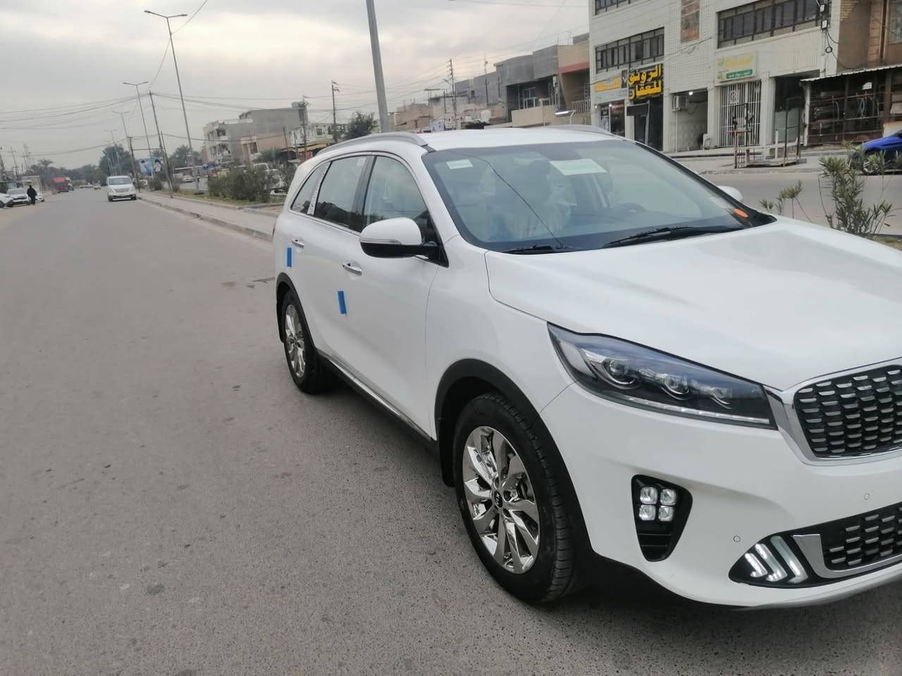 كيا سورنتو   موديل 2020 
كفاله عامه فول مواصفات / عدة البانوراما 
_حجم محرك 6سلندر 
_تحكم ستيرن 
_كروز سرعه
(تحكم سرعه )
_يدات نيكل بلادي 
منظومه زنون بلادية 
_لدات امامي خلفي 
_مري جانبيه شفط كهربائي 
_كشنات جلد بلادي 
_بصمه تشغيل +بصمه ابواب 
_ أشاره ترحيب باليدات عند الاقتراب 
_كشنات كهرباء عدد 2 
_حساسات امامي وخلفي 
_لايت ثلاث عدسات بلادي 
_انظمه قيادة عدد 4
 _سبعه راكب 
_صندوق كهربائي 

_بردات خلفيه بلادي 
 _جام اتو +حاكيه بلوتوث 
 _ويل ستيل حجم 20
_شحن وايرلس 
_ سياره ماشيه 88
مكان سياره بغداد 
رقم الهاتف ***********
السعر 267 وبيها مجال بغداد, العراق
