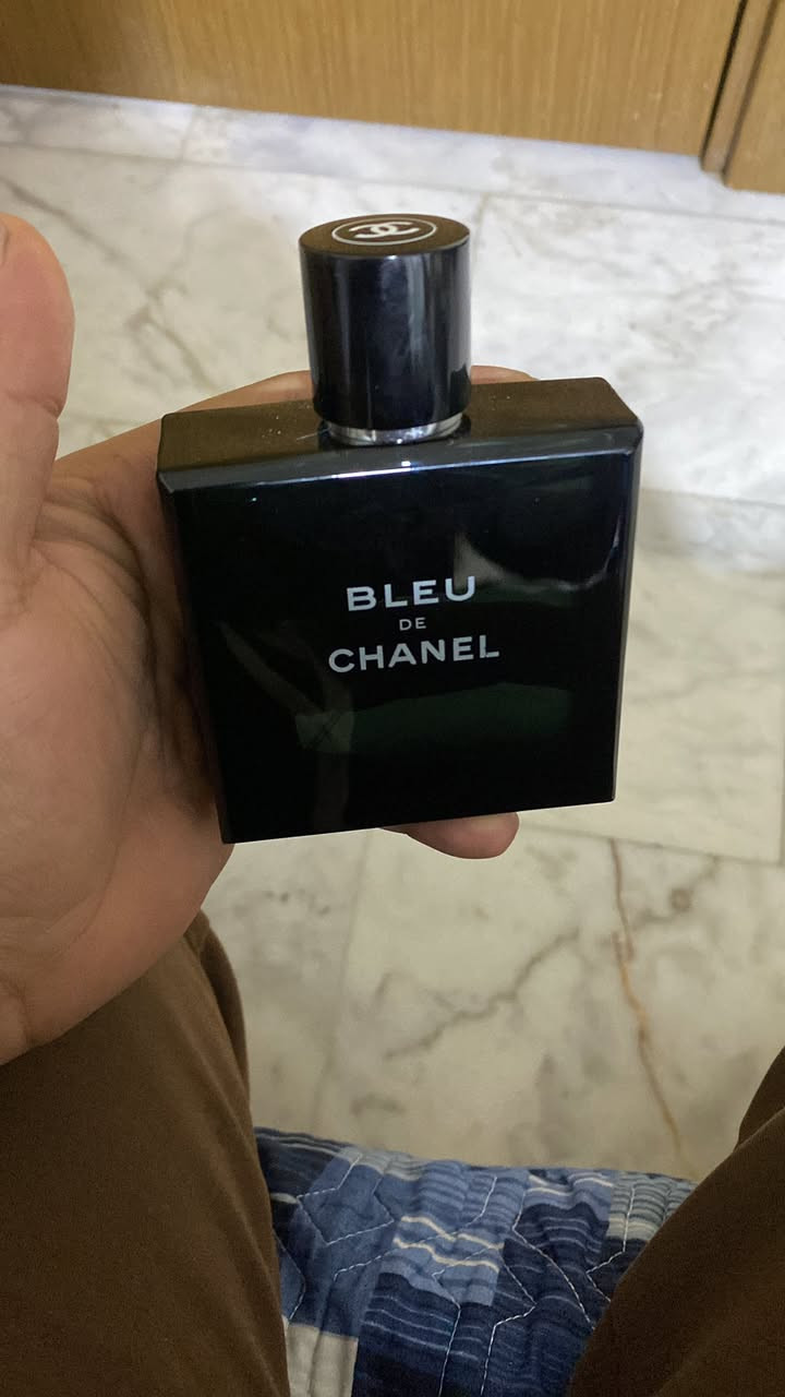 عطر بلو شانيل
للبيع مستخدم منة ٥ مل 
سعر ٩٠ الف
***********
