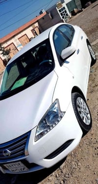 نيسان سنترا • مكفولة صبغ • ماشي ٨٠٠٠٠