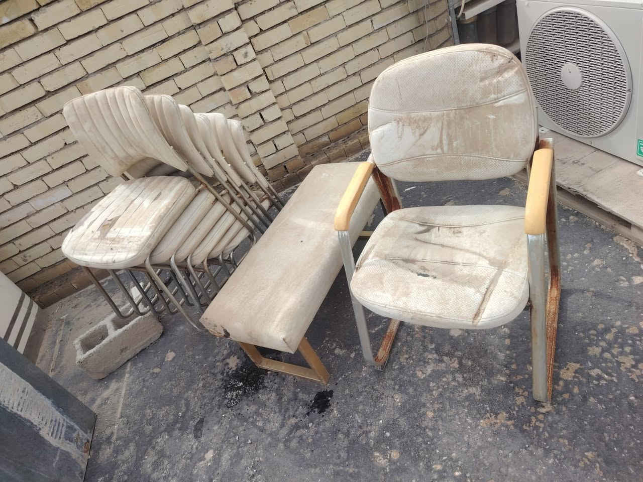 غراض مستعمله للبيع بس تكمه
سديه 
كرسي مكتب ويرهم للصالون 
كراسي 

مكتب رسبشن 

كراسي 

للاستفسار خاص


**إذا كنت صاحب هذا الإعلان وتريد حذفه لأي سبب، رجاءا أرسل رسالة إلى الدعم الفني**