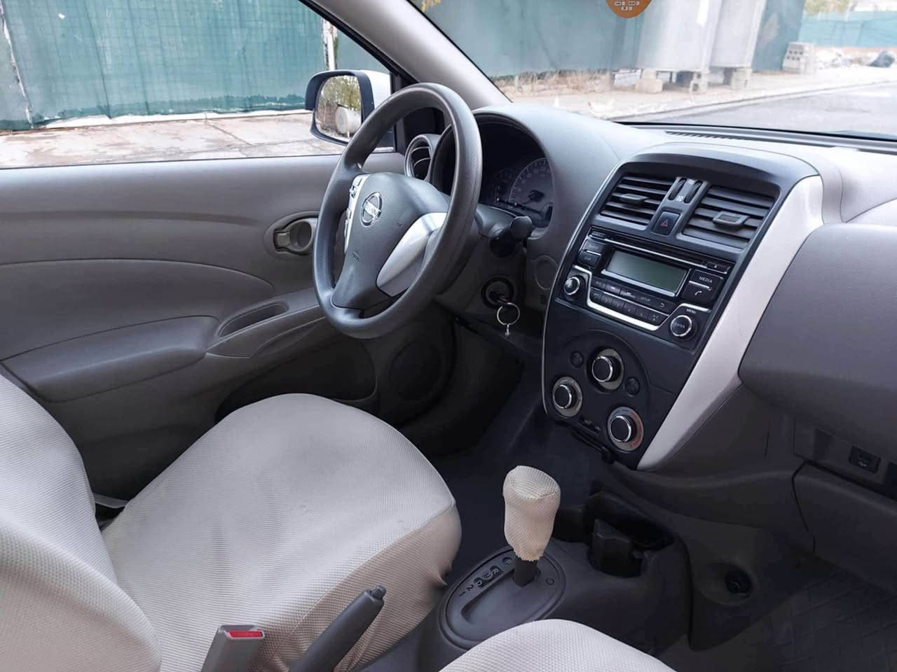 نیسان سنی مۆدێل ٢٠٢٠  ماوەی رۆشتن ١١٣هەزار 
دەبڵ گێچ و یەدە و عەتەر  نیکڵ باڵی سەر سندوق  حاسە  سوکان فۆلیۆم بلوتوس   و دووجام کارەبا و دوگمەی دژە خلیسک و تاییەی تازەیە بە شەرتی تەحویل و غرامە و وەکالە بە ناوی خۆمەوەیە و ژینگەو سەنەوی تازە بە شەرتی گێڕو مەکینە و تەبرید  بە شەرتی تەقە و رەقە سۆنەریم داناوە نیو دۆسە بۆیاخی هەیە 

١١٤ گەڵا
***********
*********** السليمانية, العراق
