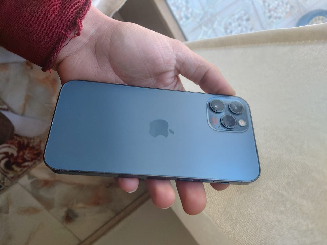 ايفون 12 برو  الشاشه تقره بس ممبدله والكامره الخلفيه بي رچفه خفيفه سعر 230 بي مجال***********
