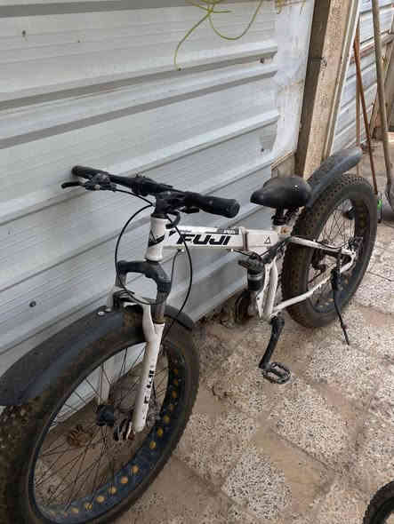 دراجة هوائية فئة الدبابه fuji  للبيع السعر ١٢٠ مكاني بغداد الغزالية للتواصل ***********واتساب
