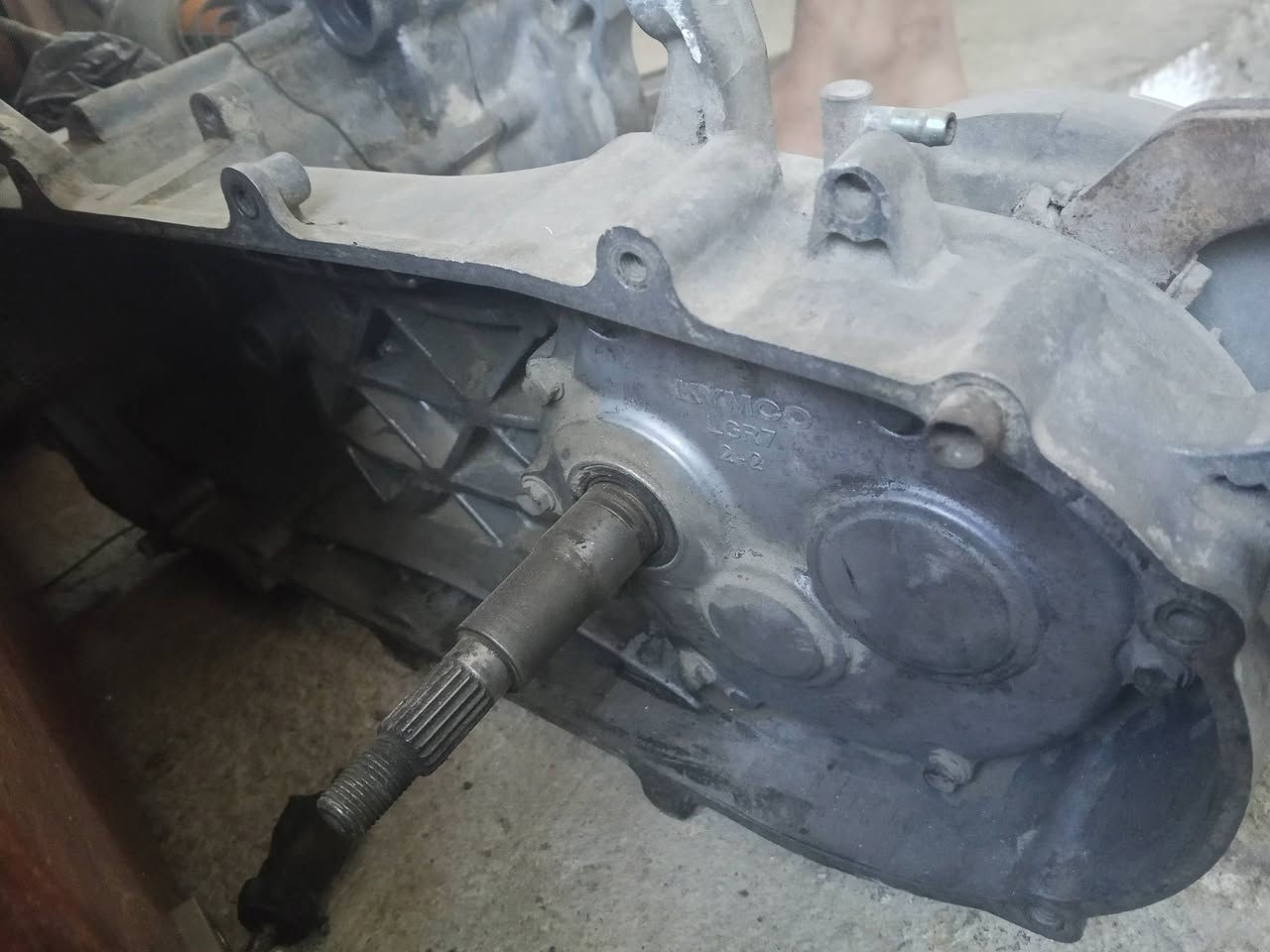 محرك فشگاتة نظيفة ومسارات الدهن نظيف اما الرولة تعبانة والراجس تعبان يعني تاخذ فشگ واكسل وفلنجات نظيفات التفيدة يراسلني واتساب موجود ويقيدم وياخذهم مال كامكو ***********
