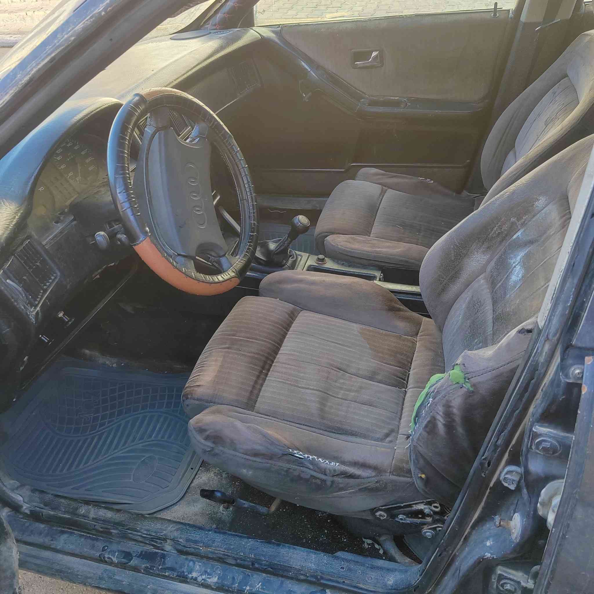 السلام عليكم
اودي 1990  شرط تحويل. محرك كايم. ابيع ع حطتهاا 8 اوراق.   مكانهاا الرمادي التأميم 

***********
