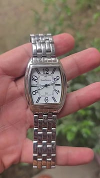 ساعات • صور وفيديو • ماسنجر