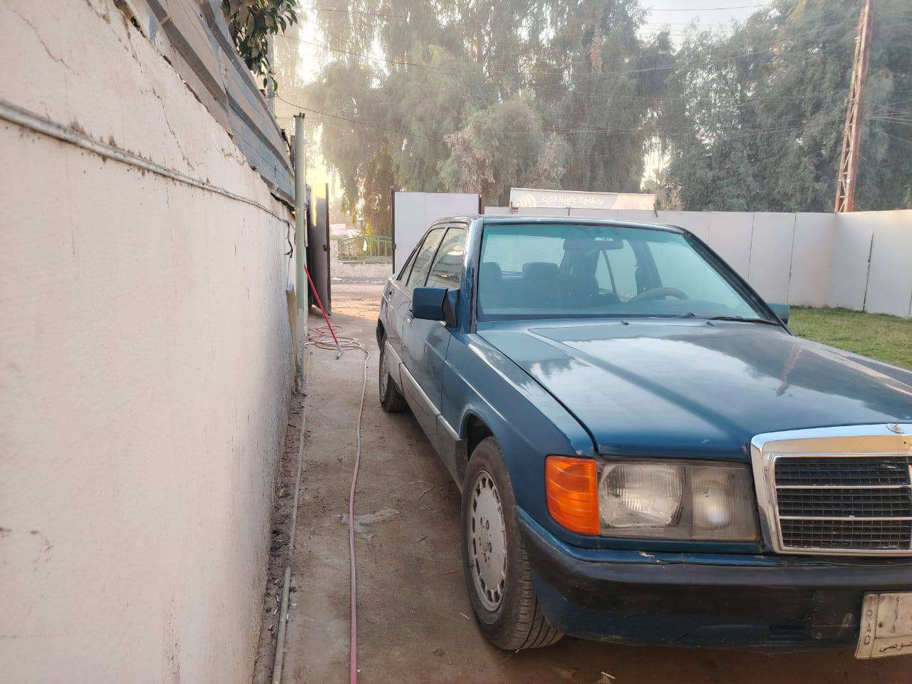 سلام عليكم
مرسيدس 190
موديل 88
سعر 40/بيها مجال 
كير ومحرك بطه سياره بيه صبغ حزام بدون ضربه 
محركه القديم مع الكير موجودات 
للاتصال ***********
