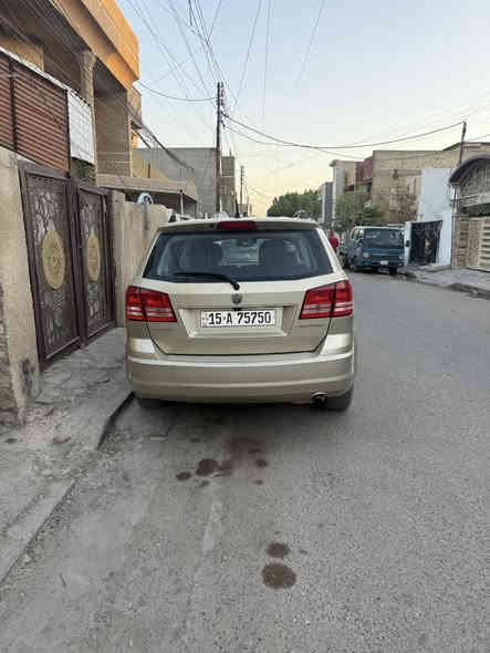 سلام عليكم دوج جورني ٢٠١٠ وارد امريكي مكفوله جديده مابيها نقص بدون حادث بس طخه بسيطه بل الايمن   
محرك ٢٤٠٠
ماشيه ٩٢ 
السعر ١٠٠   
المكان بغداد حي الاعلام  الرقم ***********
