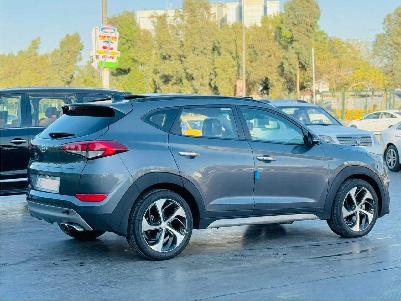 سياره فول لمتد اعلى فئه ب التوسان  وارد أمريكي حادث كلش بسيط 5 بصمه فتحه كامله قماره جام صندوقك كهربائي تدفه ب الكشنات الاماميه والخلفيه مكينه تيربو *********** بيع او مراوس حسب القناعه
